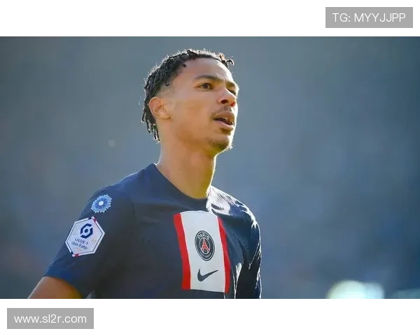 红军五后卫仅练两天 埃基蒂克表现受战术制约 红军五后卫仅练两天 埃基蒂克表现受战术制约